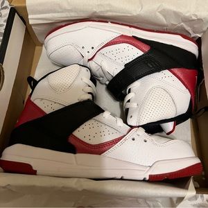 JORDAN FLIGHT 45 HIGH (PS) White/Gym Red-Black. Size 2 Y